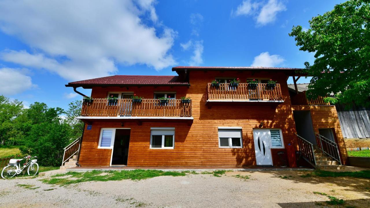Apartments Laura Rakovica Ngoại thất bức ảnh