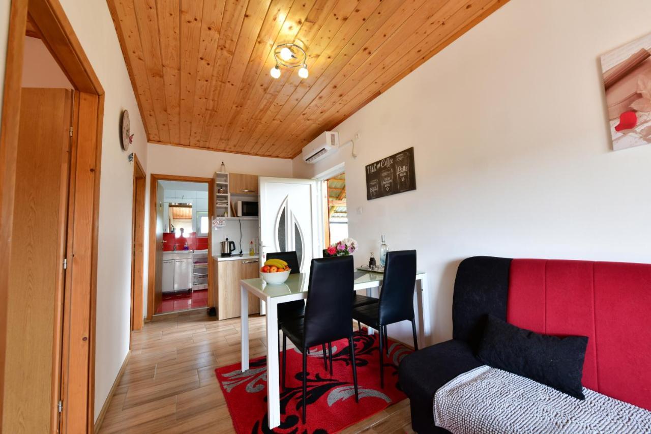 Apartments Laura Rakovica Ngoại thất bức ảnh