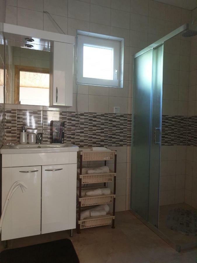 Apartments Laura Rakovica Ngoại thất bức ảnh